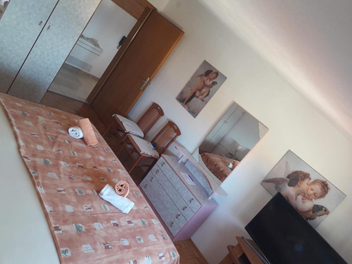פודסטראנה Apartmani Mila מראה חיצוני תמונה