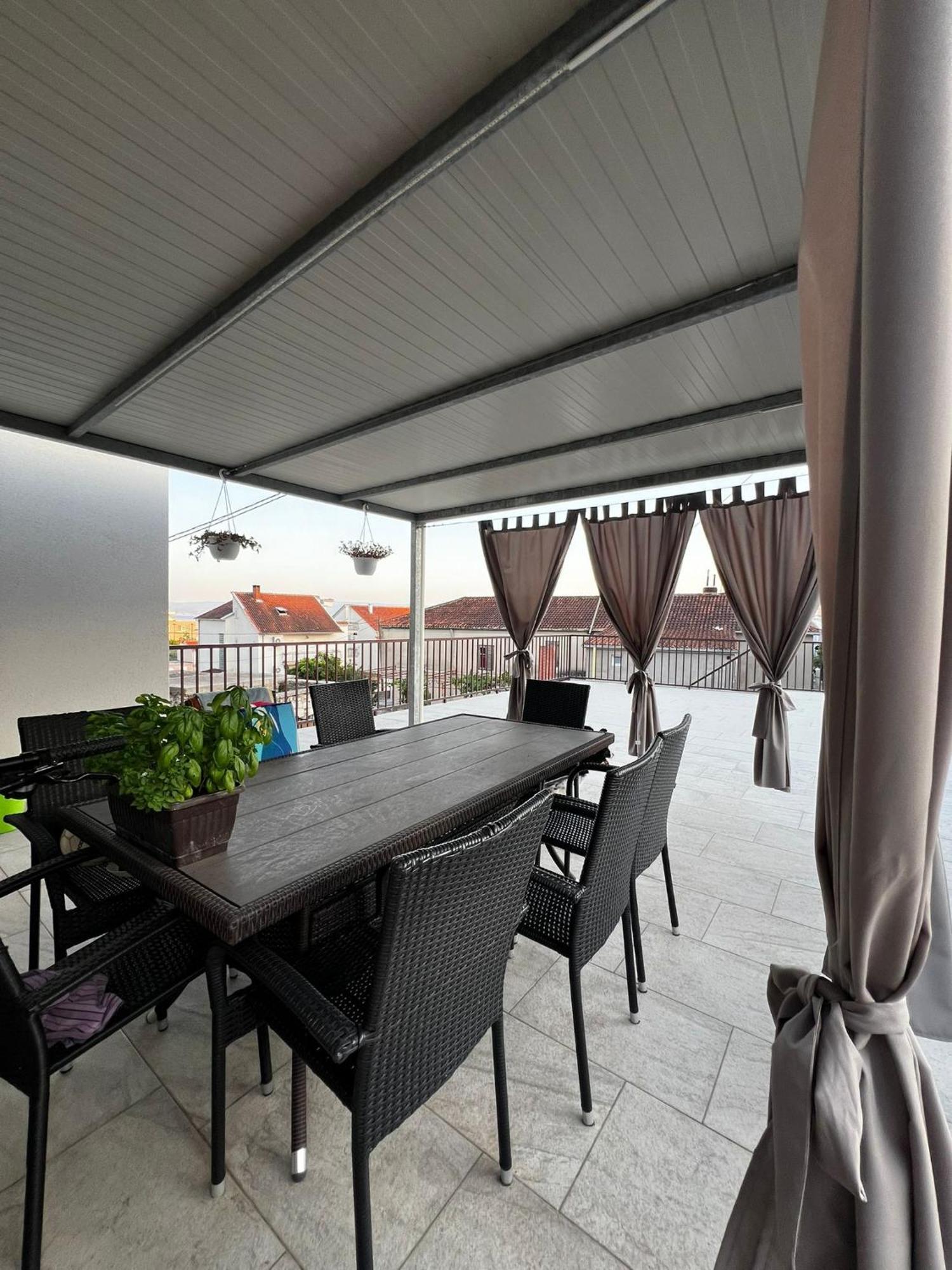 פודסטראנה Apartmani Mila מראה חיצוני תמונה