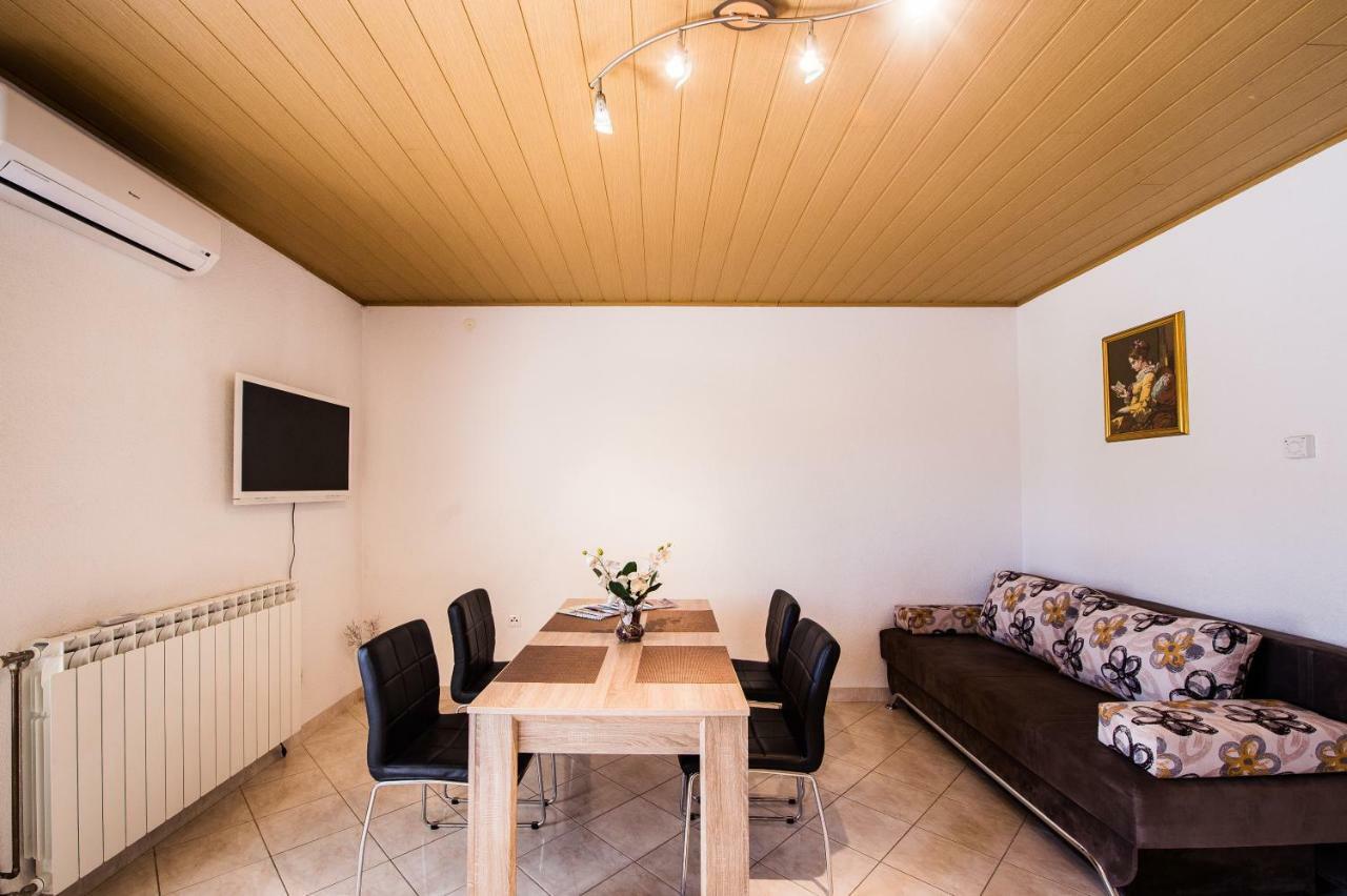 פודסטראנה Apartmani Mila מראה חיצוני תמונה
