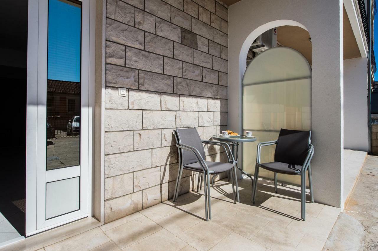 פודסטראנה Apartmani Mila מראה חיצוני תמונה