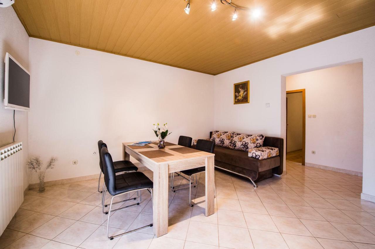 פודסטראנה Apartmani Mila מראה חיצוני תמונה